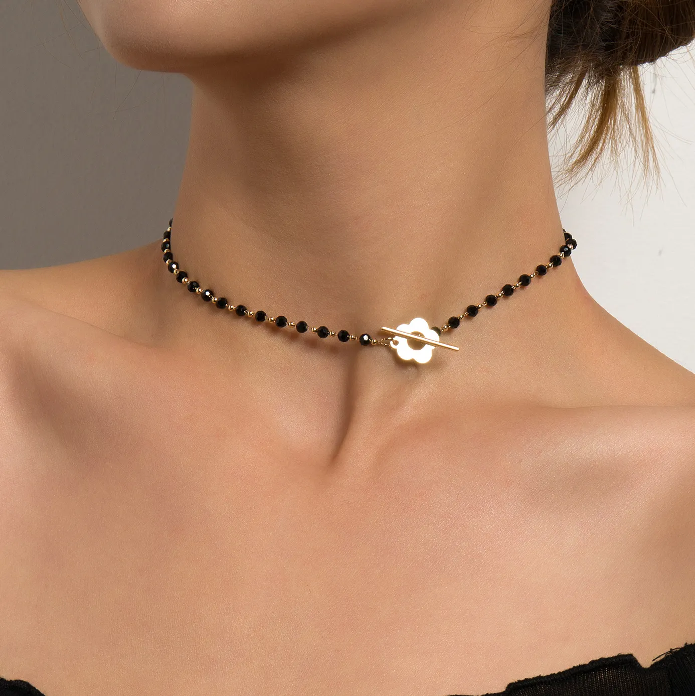 Collana girocollo con catena di perle di vetro di cristallo nero di lusso di moda 2023 gioielli con collana di collare di blocco Lariat di fiori