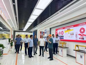 เครนโครงเหล็กแบบมีล้อยาง ขนาด 35 ตัน ระยะเอื้อม <span class=keywords><strong>21</strong></span> เมตร สำหรับงานอุตสาหกรรมอเนกประสงค์ ขับเคลื่อนด้วยเครื่องยนต์ดีเซล ได้รับมาตรฐาน CE - Product Image 4