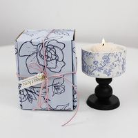 Bougie parfumée en céramique sur piédestal, motif floral bleu vintage, en forme de fleur, avec boîte cadeau, idéale pour mariage ou décoration intérieure