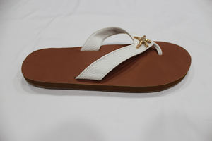 Tongs d'été en cuir écologiques pour femmes légères avec clous et semelle intérieure rembourrée Vêtements de plage à la mode - Product Image 3