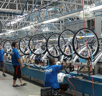 Ligne d'assemblage de vélos en profilés d'aluminium semi-automatique SanHok, rouleaux en acier inoxydable haute efficacité, technologie de pointe, sur mesure