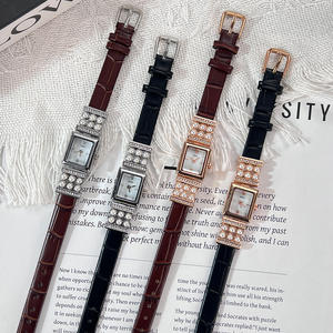 Reloj de Cuarzo para Mujer con Perlas de Lujo Ligero, Especial de Navidad, Diseño de Nicho de Alta Estética - Product Image 4