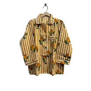 Conjunto de Pijama para Mujer con Estampado de Limones Amarillos, Manga Larga, Cierre de Botones, 100% Algodón Orgánico, Suave, Transpirable y de Secado Rápido - Product Image 3