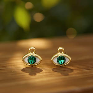 Boucles d'oreilles clous œil doré avec serti de strass en cristal vert, bijoux tendance pour unisexe - Product Image 2