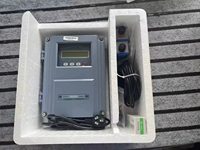 Medidor de Flujo Ultrasónico de Abrazadera con Pantalla LCD para Agua, Medición No Invasiva, Digital, Preciso al 1%R, Acero Inoxidable, Montaje en Pared