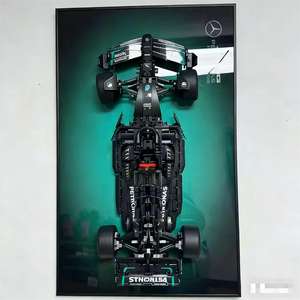 Panneau mural décoratif noir à motif abstrait moderne, avec voiture de course Red Bull Formula en blocs de construction, pour fond photo - Product Image 1