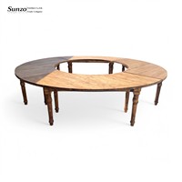 Table serpentine élégante en bois de pin avec un design incurvé pour les repas en plein air Boutique Hotels Événements exclusifs Transformation de l'espace