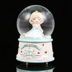 Globe d'eau en verre à base <span class=keywords><strong>de</strong></span> résine à taille et motif personnalisés Décoration <span class=keywords><strong>de</strong></span> boule à neige princesse <span class=keywords><strong>de</strong></span> conte <span class=keywords><strong>de</strong></span> fées fantastique - Product Image 4