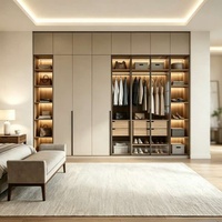 Dressing moderne sur mesure pour toute la maison, armoire du sol au plafond, vitrine de rangement en verre avec éclairage LED pour villa