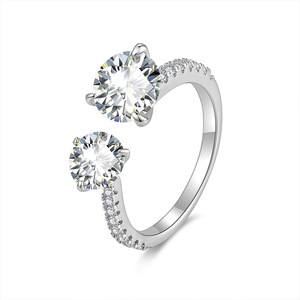 Anillo de Compromiso Romántico de Plata 925 con Moissanita, Corte Brillante Redondo, Engaste Pavé, Montura de Garras, Joyería para Mujer - Product Image 1