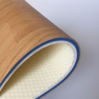 Revêtement de sol en vinyle antidérapant à motif bois, imperméable, en PVC philippin, pour gymnases et écoles, avec design graphique, pour le futsal en salle.