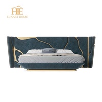 Meubles de chambre à coucher de luxe léger au design européen moderne, lit queen ou king size en bois massif avec revêtement en cuir et mousse souple