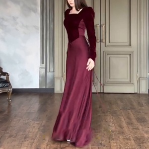 Robe de soirée élégante pour femme, col carré, manches longues, taille cintrée, coupe trapèze, rouge bordeaux, style musulman conservateur, personnalisable - Product Image 1
