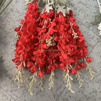 B1503 Vente en gros de fleurs en soie pour décoration artistique, arrangements floraux de mariage, tiges de Delphinium rouge à 2 fourches et longue branche