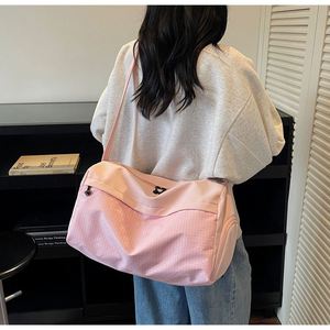 Wholesale Women Lightweight Sports Fitness <b>Training</b> <b>Bag</b> Travel Fashion Leisure Duffle <b>Bag</b> High Quality Gym <b>Bag</b> for Women - Product Image 5