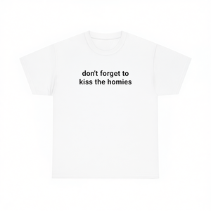 Maglietta Kiss The Homies, Divertente T-Shirt con Meme Irotonico e Sarcatico, Unisex per Adulti, Manica Corta, Girocollo, Stampa Digitale Promozionale - Product Image 2