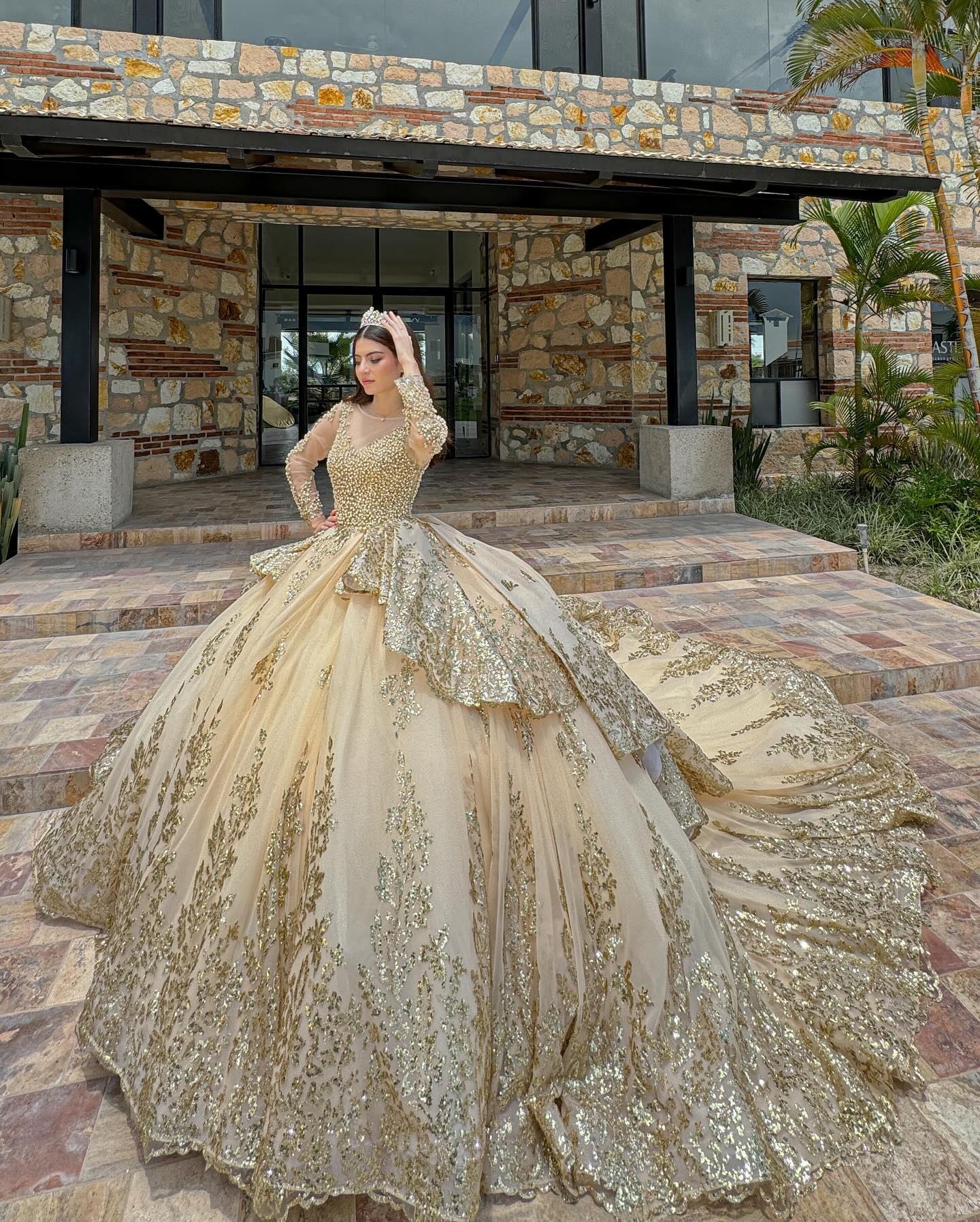 vestidos de quinceañera con mangas tradicional y contemporánea