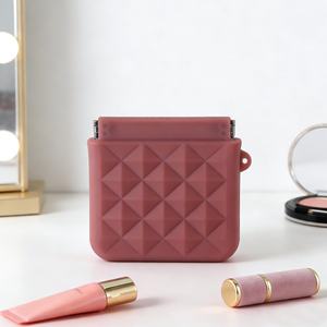 Sac de maquillage en silicone personnalisé en gros, sac cosmétique tendance avec motif bonbons, résistant à l'eau, petite capacité - Product Image 2