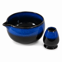 Bol à matcha en céramique rouge et noir de style japonais traditionnel avec bec verseur pour ensemble de thé matcha personnalisé