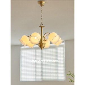 โคมไฟระย้าสไตล์อเมริกันมินิมอล ลิลลี่วัลเล่ย์ ทำจากทองแดงทั้งชิ้น ดีไซน์ย้อนยุคแบบฝรั่งเศส ให้แสงอบอุ่นหรูหรา เหมาะสำหรับห้องนั่งเล่น - Product Image 5