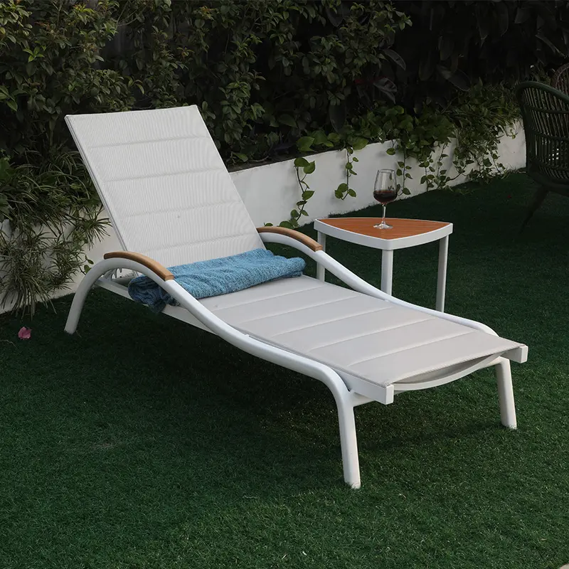 Hot Sale Uitklapbare Luxe Strand Plastic Commerciële Zwembadmeubels Zwart Binnen Zwembad Chaise Sun Loungestoelen