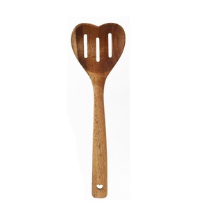 Cuillère <span class=keywords><strong>louche</strong></span> <span class=keywords><strong>en</strong></span> <span class=keywords><strong>bois</strong></span> d'acacia <span class=keywords><strong>en</strong></span> forme de coeur pour mélanger vin café charcuterie lors de fêtes de douche nuptiale un outil de cuisine <span class=keywords><strong>en</strong></span> <span class=keywords><strong>bois</strong></span> élégant - Product Image 6