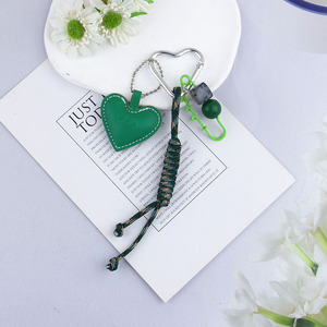 Porte-clés en alliage de corde de cœur en cuir créatif chaîne décorative pendentif de sac de style frais, polyvalent pour les couples - Product Image 4