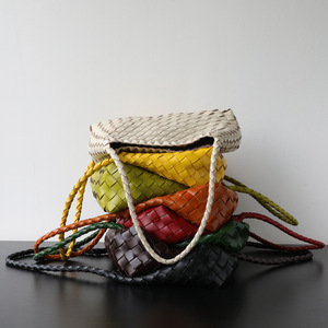 Sac panier vintage français en cuir pleine fleur tressé fait main de luxe, sac à main/épaule en cuir véritable, ouvert et minimaliste - Product Image 4