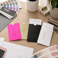Pochettes en papier personnalisées imprimées avec une encoche découpée et un logo en feuille d'or pour les marques d'extensions capillaires et de produits de beauté