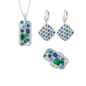 Ensemble de bagues et pendentifs haut de gamme pour femmes, plaqué or, style européen et américain, grand carré orné de strass en cristal, luxe léger et brillant - Product Image 5