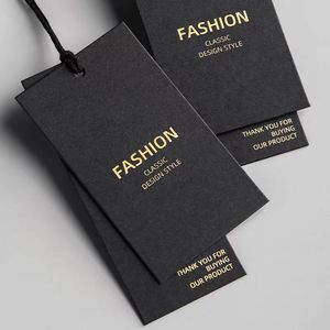 <span class=keywords><strong>Etiquetas</strong></span> de papel reciclado de lujo <span class=keywords><strong>personalizadas</strong></span> para ropa, <span class=keywords><strong>etiquetas</strong></span> colgantes de cartón especiales en relieve para ropa, función de logotipo sostenible - Product Image 1