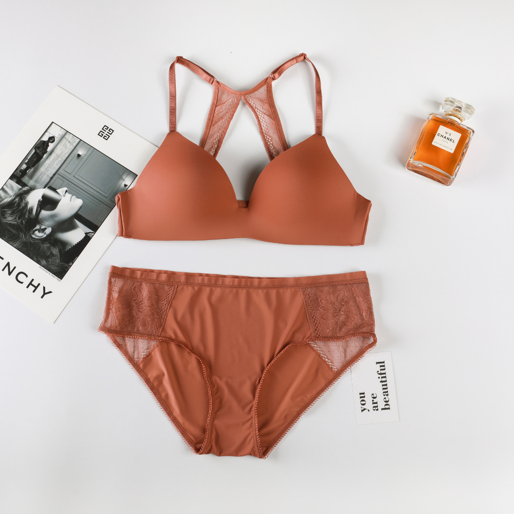 สีน้ำตาล