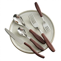 Ensemble de couverts en plastique et acier inoxydable 304, couteau à steak, fourchette, couteau, fourchette et cuillère de style japonais tendance, design minimaliste moderne