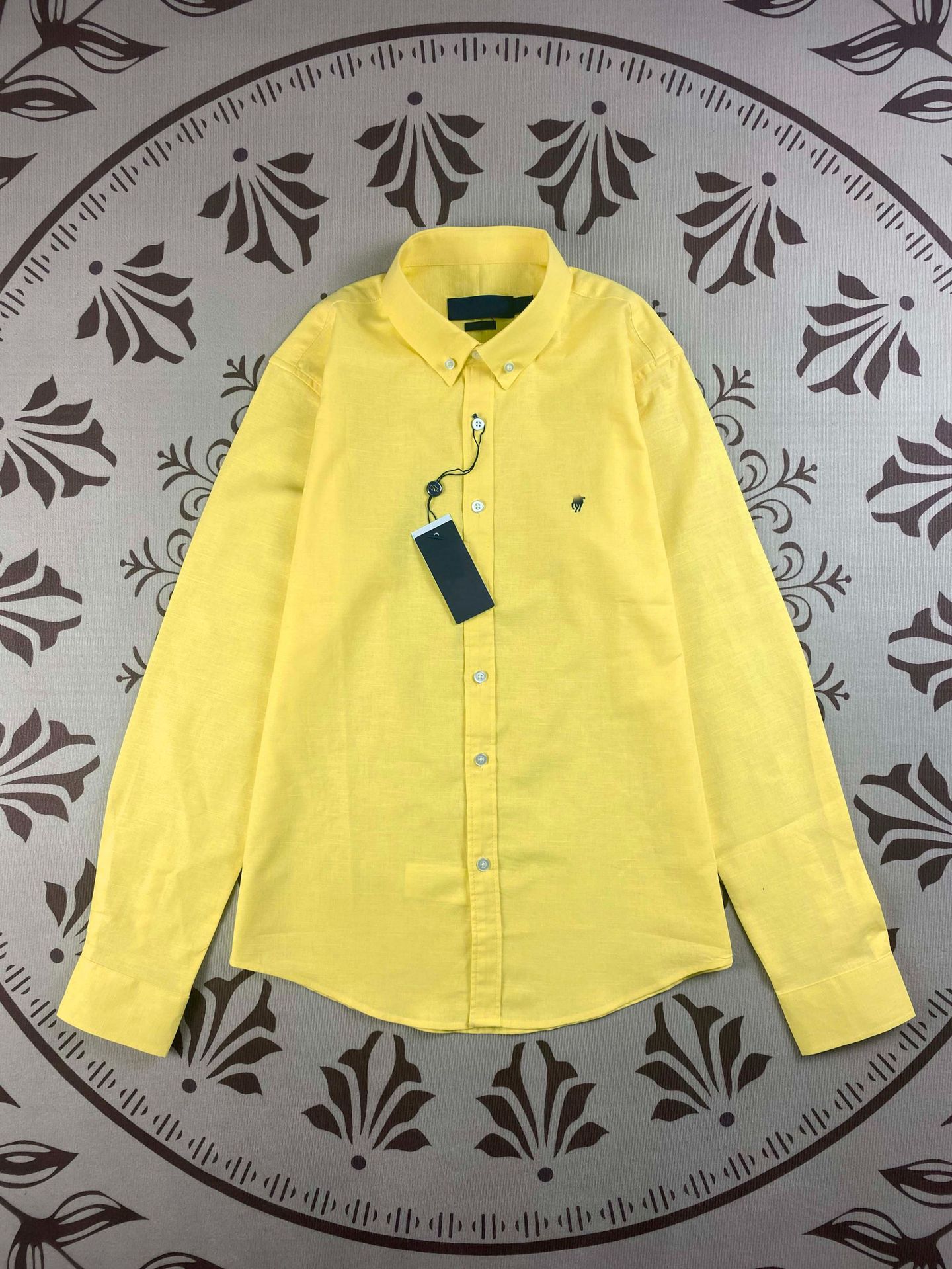 Camicia gialla di buona qualità