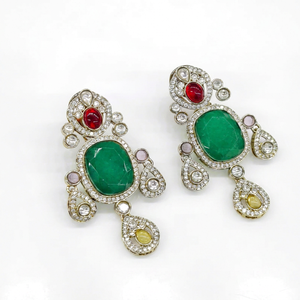 Boucles d'oreilles pendantes 08732 avec pierres doubles colorées, plaquées Mehandi, en laiton, style ovale vert rubis, bijoux pour fêtes et mariages - Product Image 1