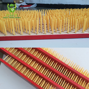 Resistente in erba artificiale triangolo spazzola in acciaio telaio in plastica setola tappeto erboso pettinatura strumento per il campo da calcio - Product Image 4