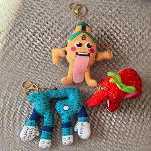 12cm ソフトぬいぐるみゲーム イタリアン・ブレインロッツ 9ハウス 67 ストロベリー・エレファント スティール・ア・ブレインロッツ ぬいぐるみキーホルダー - Product Image 1
