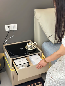 <span class=keywords><strong>Table</strong></span> <span class=keywords><strong>de</strong></span> <span class=keywords><strong>chevet</strong></span> moderne noire intelligente avec coffre-fort intégré, chargeur sans fil et revêtement en cuir - Product Image 6