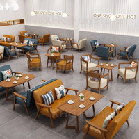 Offre Spéciale : Ensemble de Salon Moderne avec Chaise Rembourrée à Structure en Bois et Table pour Café, Hôtel, Restaurant, Salon de Thé et Pâtisserie