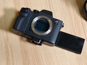 กล้องดิจิตอลมิเรอร์เลส Sony A7 IV มือสองคุณภาพสูง ความละเอียด 33.0MP ถ่ายวิดีโอ 4K ฟูลเฟรม - Product Image 1