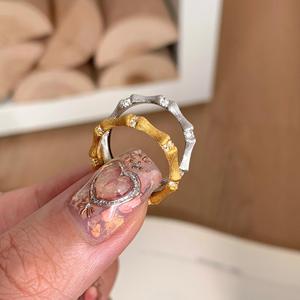 Anillo de Bambú de Estilo Vintage Chapado en Plata de Ley S925 con Oro de 18K, con Acabado Cepillado Vintage, Talla Única - Product Image 1