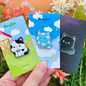 Üreticiler Sevimli Karikatür Kedi Hediye Giyim Broşu Metal Özel Logo Sert Yumuşak Emaye Rozet Yaka İğneleri - Product Image 2