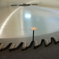 Disque circulaire industriel en diamant PCD de 300 mm 96T certifié ISO CE pour scie à panneaux en particules, MDF et mélamine - Vente en gros