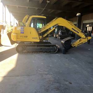 Miniexcavadora Komatsu PC60 2018 en buen estado, usada en Japón, peso operativo de 6T, capacidad de la cucharilla de 0.25m, incluye motor y bomba. - Product Image 2