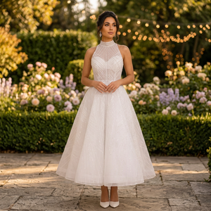 Robe de mariée vintage élégante en satin perlé, coupe trapèze, décolleté sans bretelles, longueur ras du sol, en tulle, taille naturelle, broderie de cristaux, fermeture éclair - Product Image 4