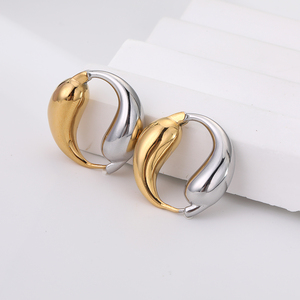 Juego de Joyería de Acero Inoxidable de Alta Calidad para Mujer, Aretes de Aro Chapados en Oro de Moda, Diseño Elegante, Personalizable para Fiestas - Product Image 4