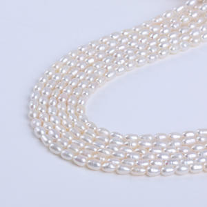 Perles d'eau douce blanches naturelles Zhuji de 4 à 5 mm, en forme de mètre, semi-finies, pour la fabrication de colliers, bracelets et bijoux en gros - Product Image 1