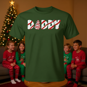 Camiseta familiar a juego con diseño de pastel de árbol de Navidad, talla pequeña, para fiesta de pijamas navideña - Product Image 3