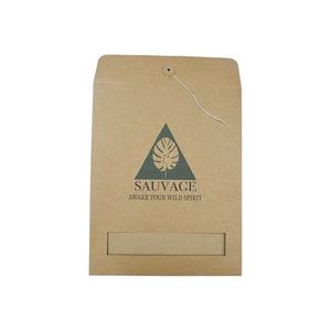 Enveloppes en papier cartonné simples personnalisées 9x12cm avec fenêtre découpée, emballage kraft de Noël pour boutique - Product Image 1