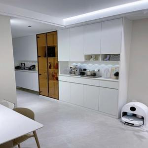 Meuble d'angle personnalisé avec rangement pour chaussures |   Meuble de rangement à fermeture amortie pour espaces irréguliers - Product Image 1